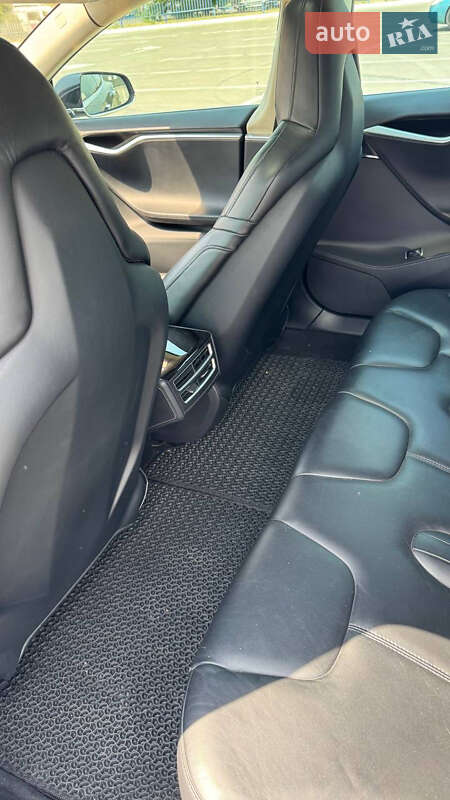 Ліфтбек Tesla Model S 2015 в Одесі
