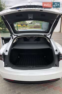 Лифтбек Tesla Model S 2016 в 