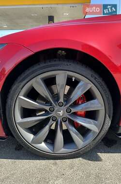 Лифтбек Tesla Model S 2014 в 