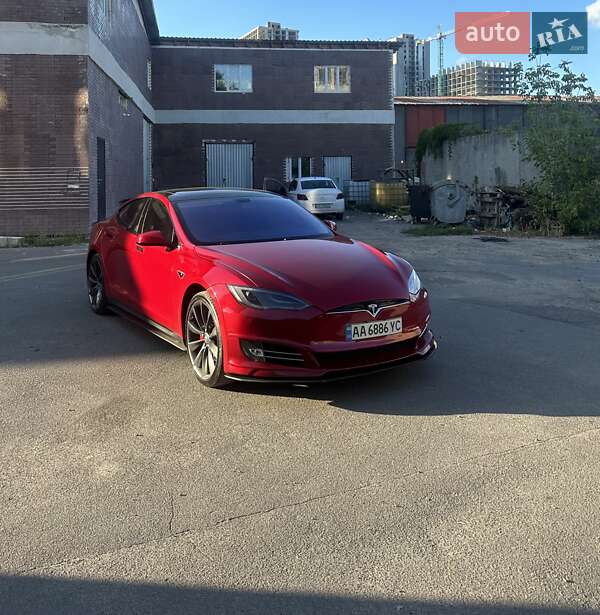 Лифтбек Tesla Model S 2014 в 
