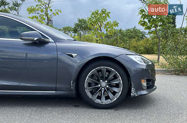 Лифтбек Tesla Model S 2016 в 