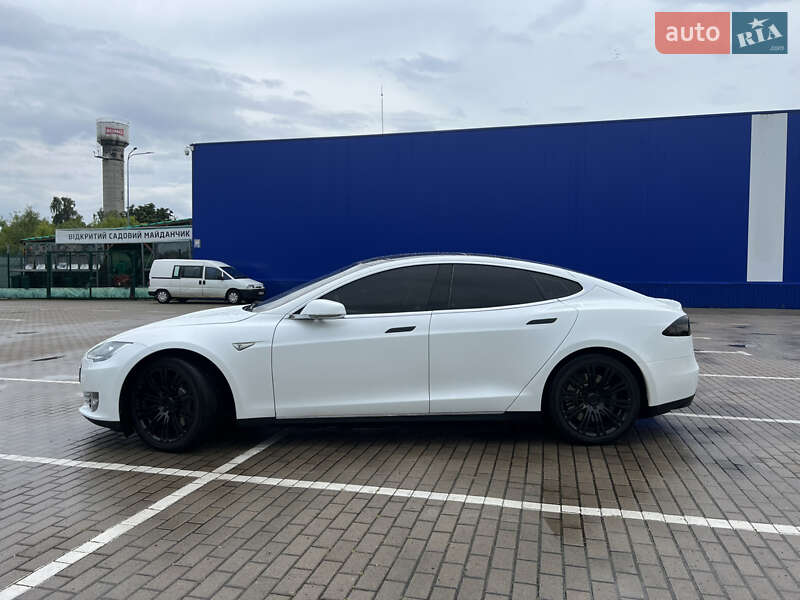Лифтбек Tesla Model S 2014 в Дубно