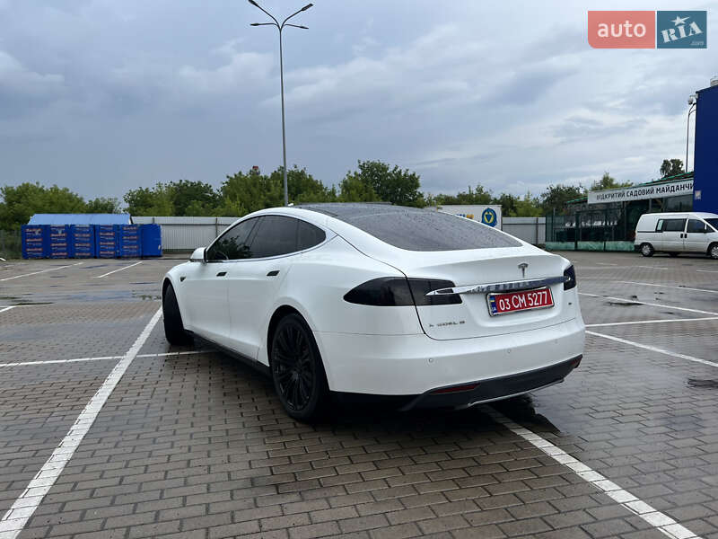 Лифтбек Tesla Model S 2014 в Дубно