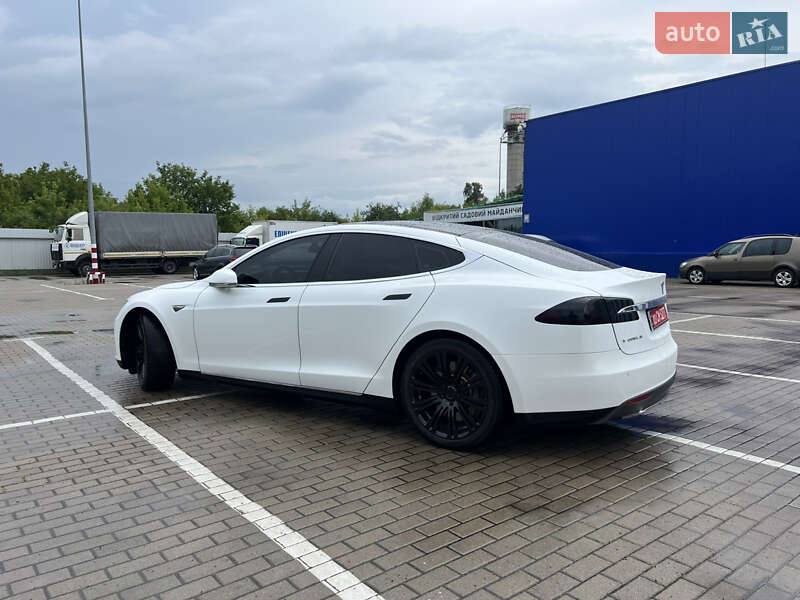 Лифтбек Tesla Model S 2014 в Дубно