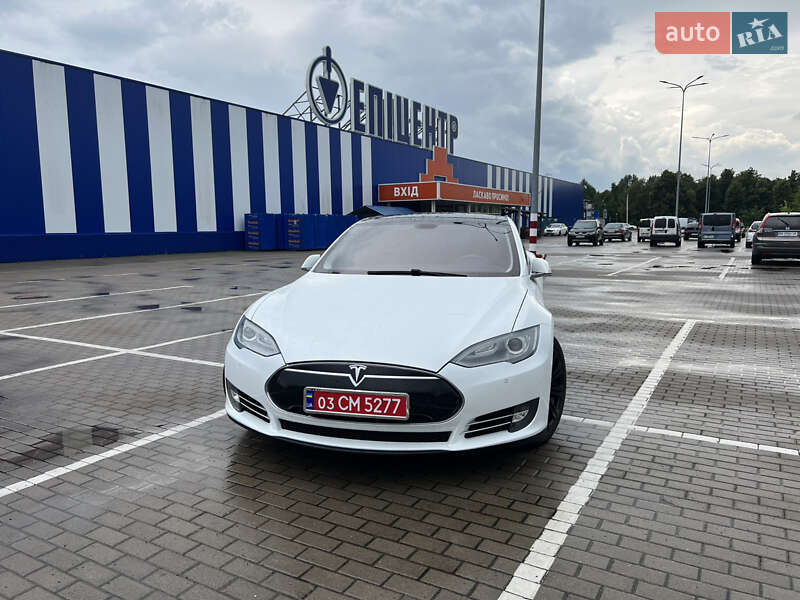 Лифтбек Tesla Model S 2014 в Дубно