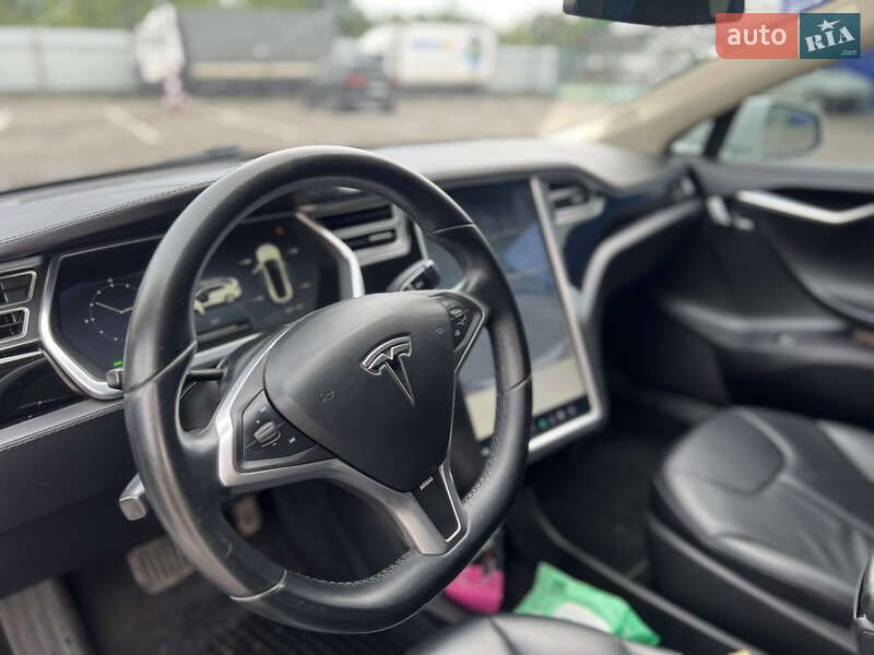 Лифтбек Tesla Model S 2014 в Дубно
