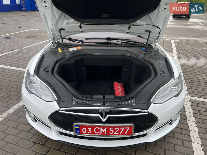 Лифтбек Tesla Model S 2014 в Дубно