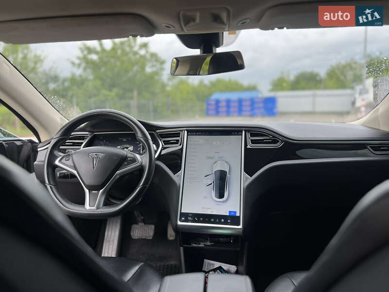 Лифтбек Tesla Model S 2014 в Дубно