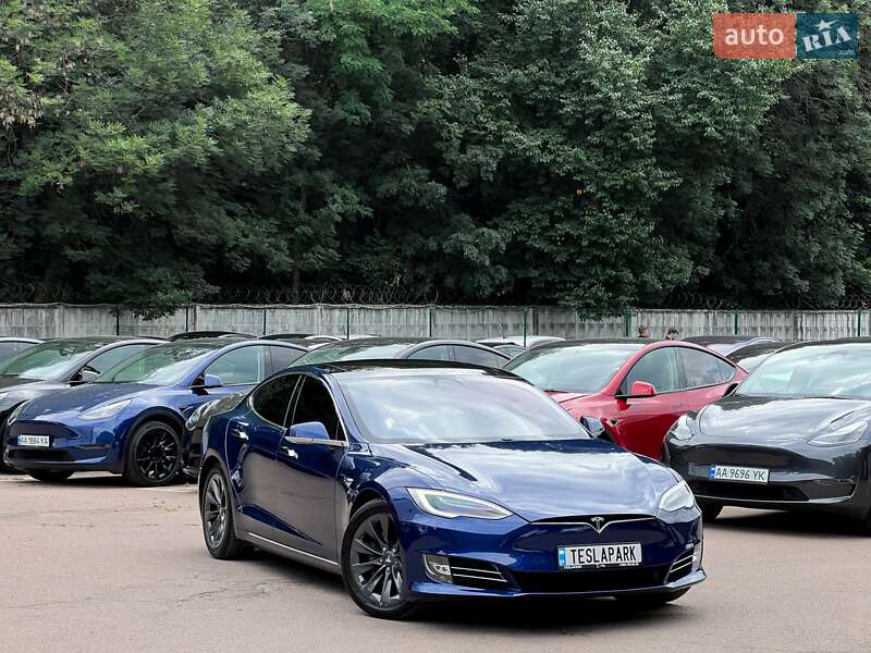 Лифтбек Tesla Model S 2018 в Киеве