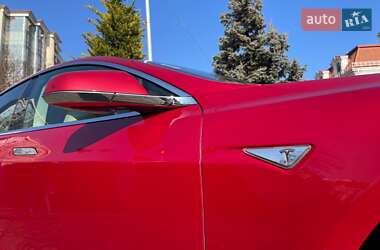 Лифтбек Tesla Model S 2013 в 