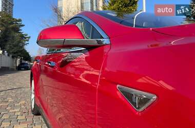 Лифтбек Tesla Model S 2013 в 