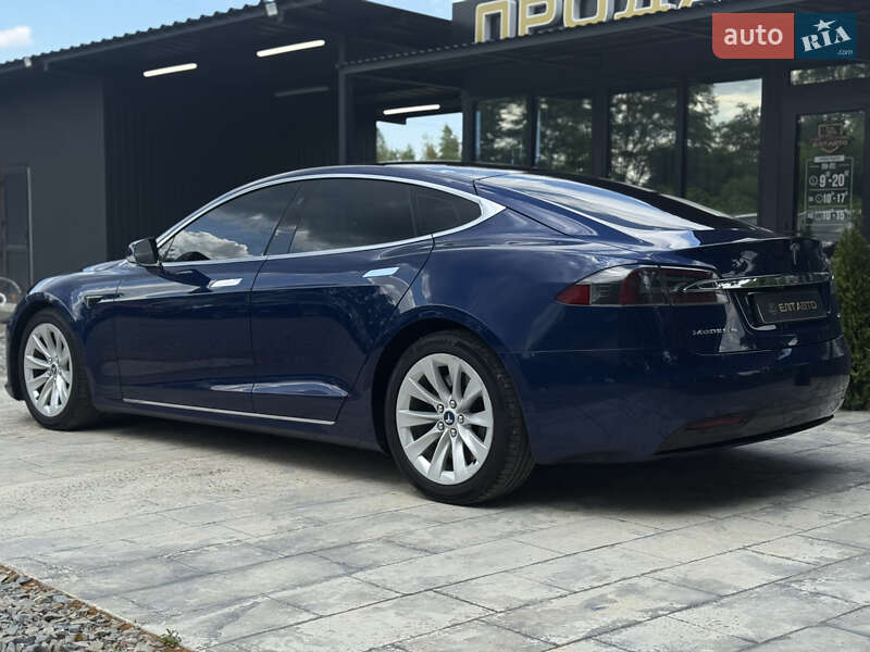 Ліфтбек Tesla Model S 2017 в Івано-Франківську