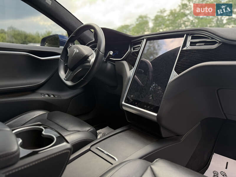 Ліфтбек Tesla Model S 2017 в Івано-Франківську