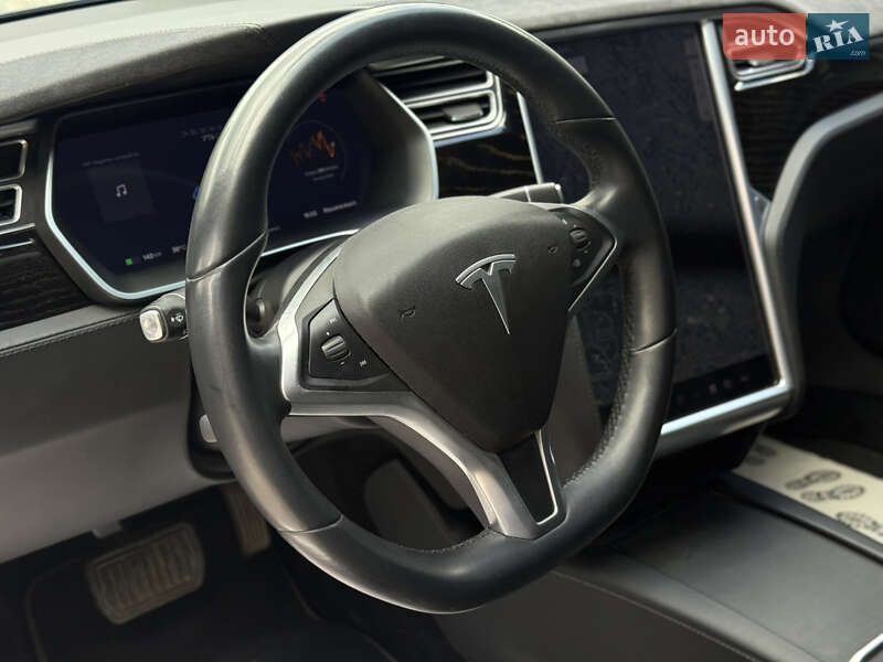 Ліфтбек Tesla Model S 2017 в Івано-Франківську