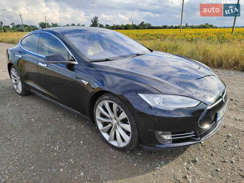 Tesla Model S 2014