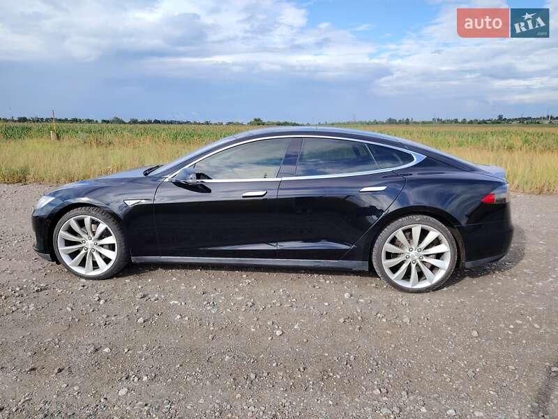 Ліфтбек Tesla Model S 2014 в Києві