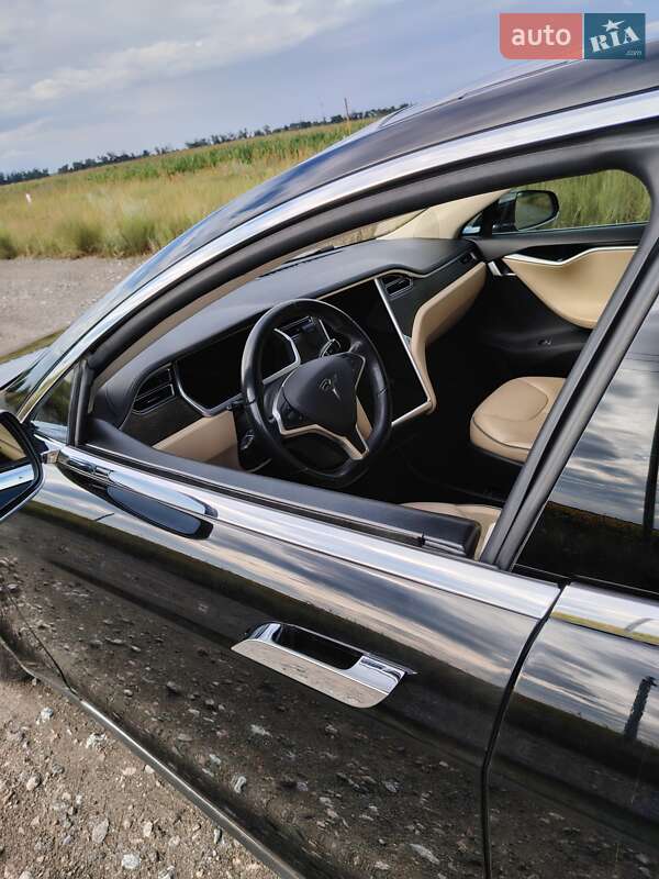 Ліфтбек Tesla Model S 2014 в Києві