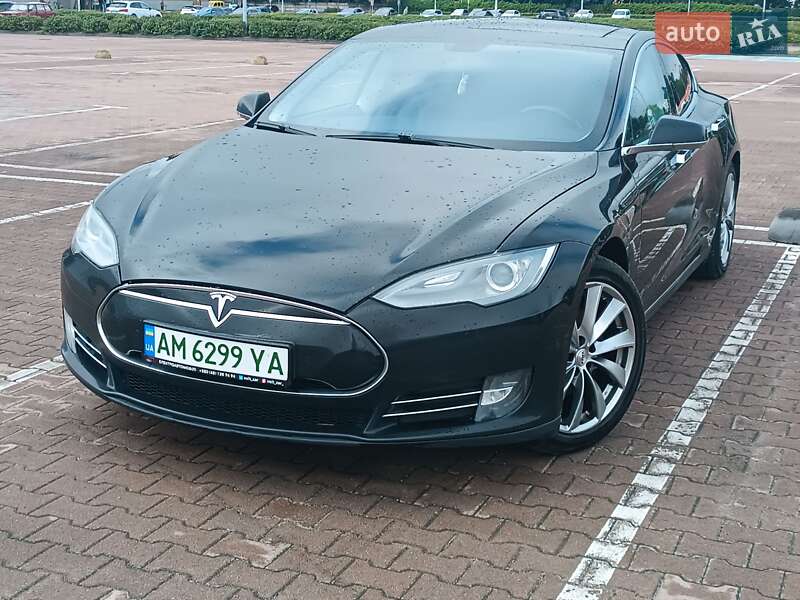 Tesla Model S 2014