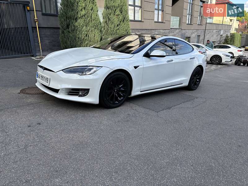Ліфтбек Tesla Model S 2017 в Києві