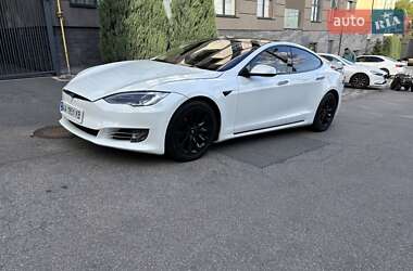 Лифтбек Tesla Model S 2017 в 