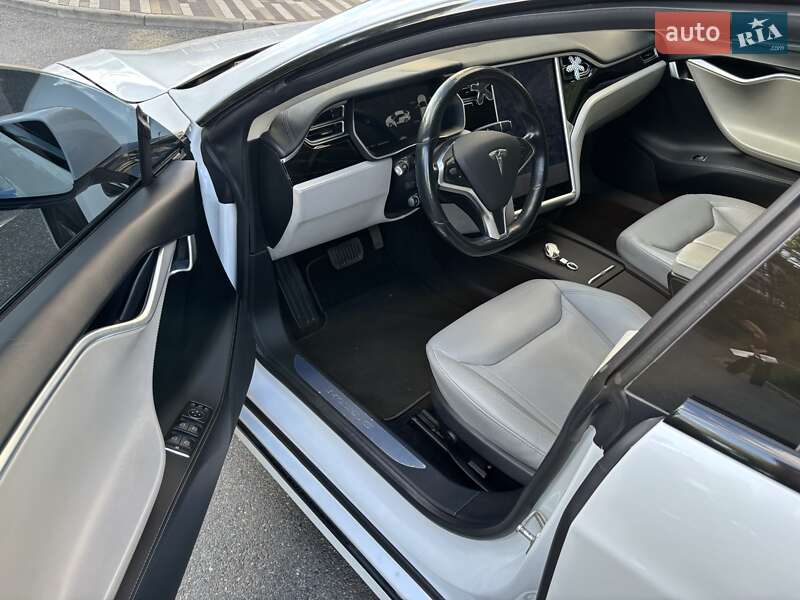 Лифтбек Tesla Model S 2017 в Киеве