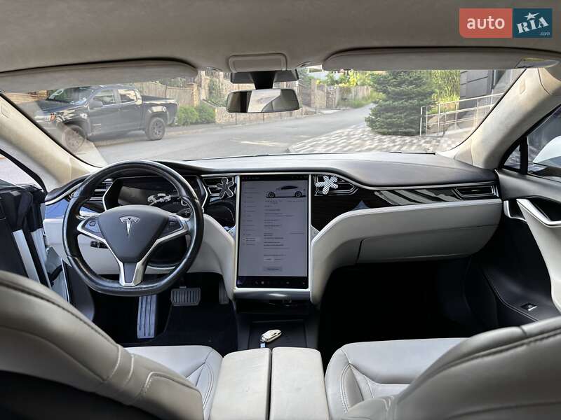 Лифтбек Tesla Model S 2017 в Киеве