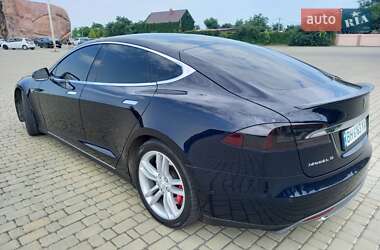 Лифтбек Tesla Model S 2014 в 