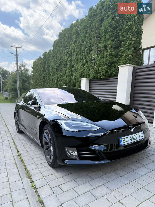 Ліфтбек Tesla Model S 2017 в Львові
