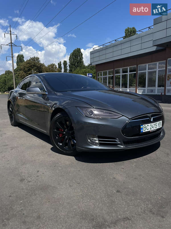 Tesla Model S 2016