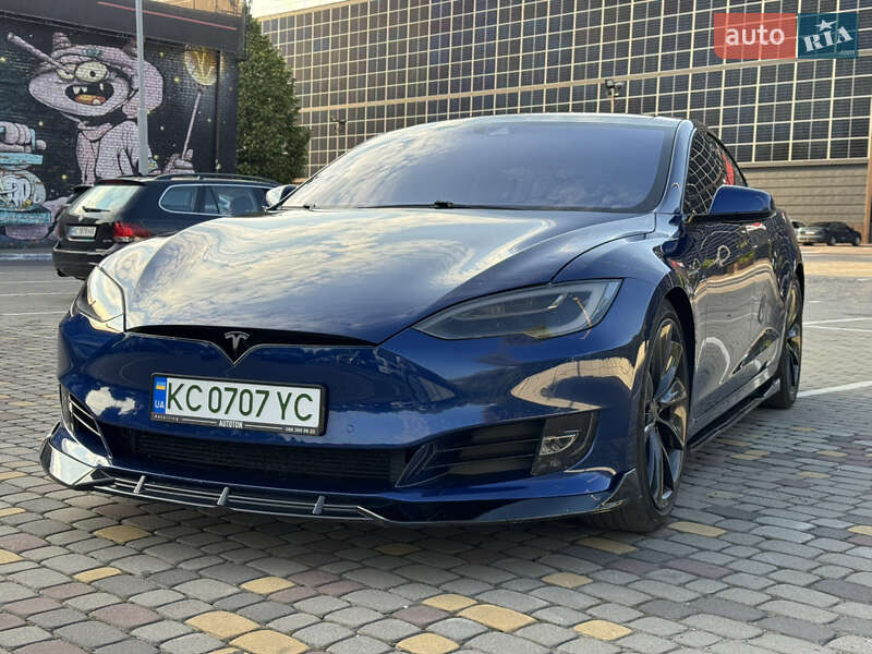 Лифтбек Tesla Model S 2016 в 