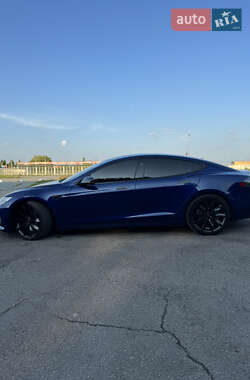 Лифтбек Tesla Model S 2016 в Львове