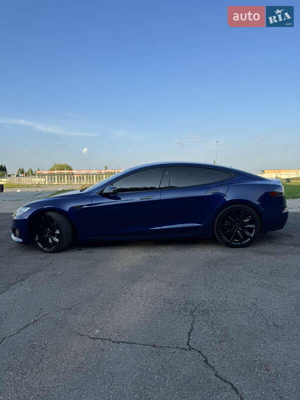 Ліфтбек Tesla Model S 2016 в Львові