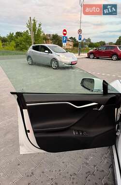 Ліфтбек Tesla Model S 2014 в 