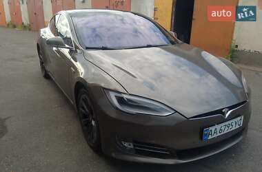 Лифтбек Tesla Model S 2015 в 