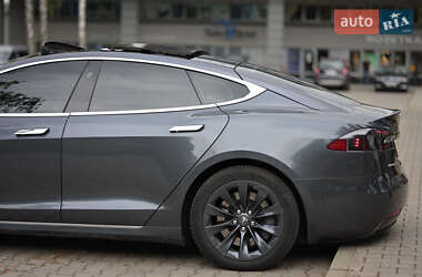 Ліфтбек Tesla Model S 2018 в Чернівцях
