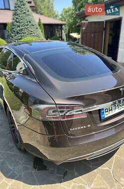Лифтбек Tesla Model S 2013 в 