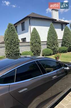 Лифтбек Tesla Model S 2013 в 