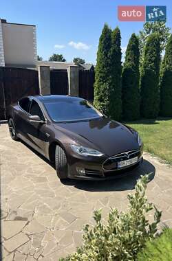 Лифтбек Tesla Model S 2013 в 