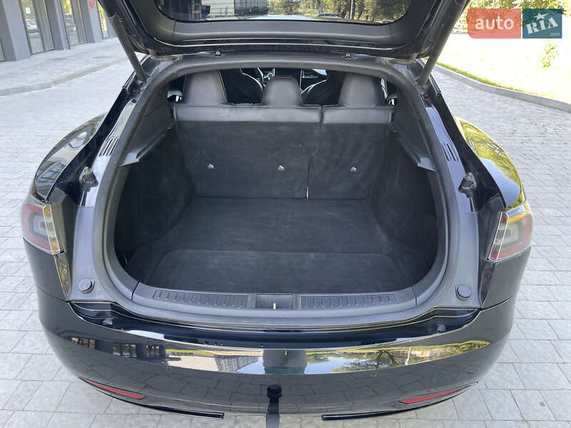 Ліфтбек Tesla Model S 2019 в Новояворівську