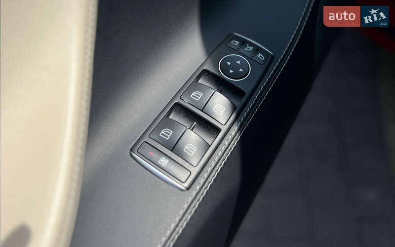 Лифтбек Tesla Model S 2016 в Львове