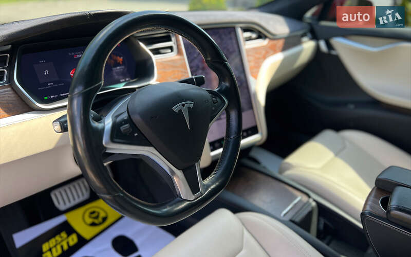 Лифтбек Tesla Model S 2016 в Львове
