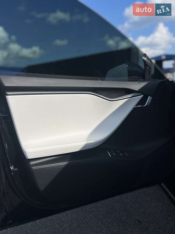Лифтбек Tesla Model S 2018 в Ровно