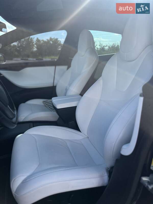 Лифтбек Tesla Model S 2018 в Ровно