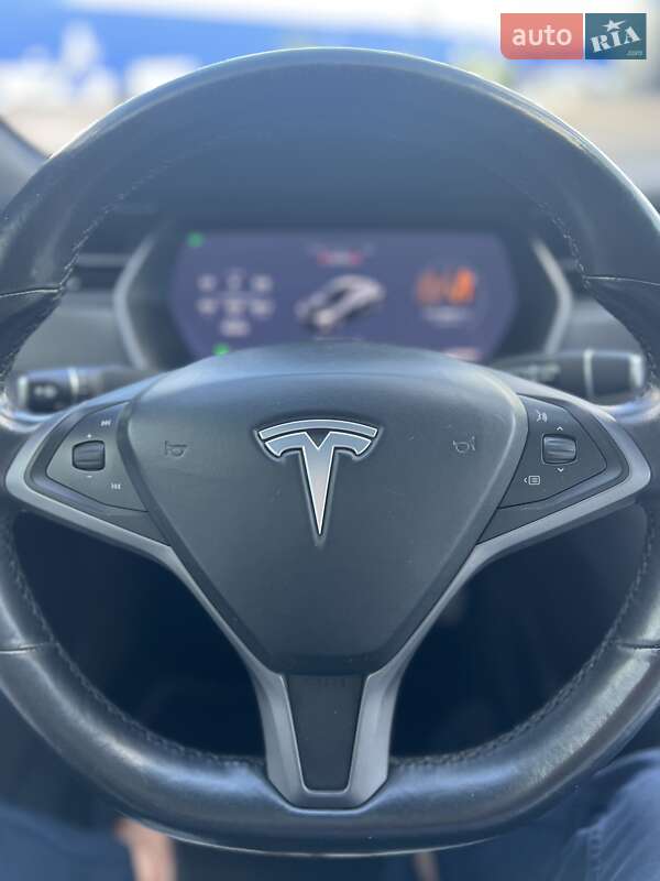Лифтбек Tesla Model S 2018 в Ровно