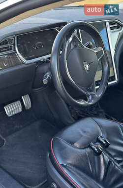 Лифтбек Tesla Model S 2014 в 