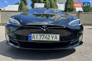 Лифтбек Tesla Model S 2017 в 