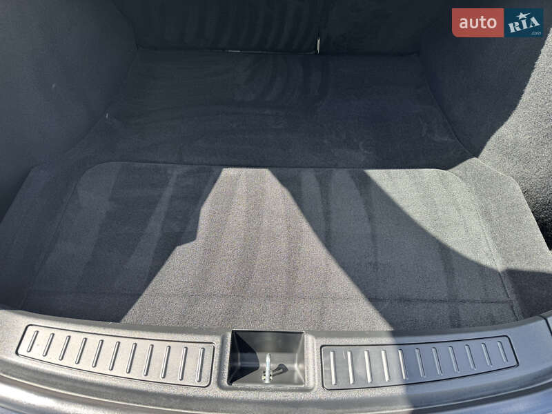 Лифтбек Tesla Model S 2017 в Белой Церкви