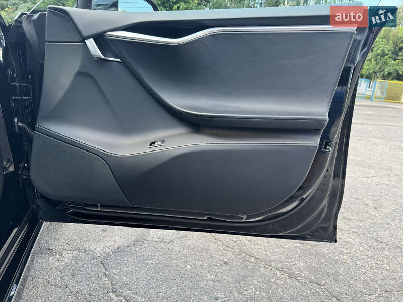 Лифтбек Tesla Model S 2017 в Белой Церкви
