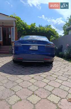 Лифтбек Tesla Model S 2015 в 