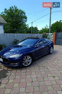 Лифтбек Tesla Model S 2015 в 